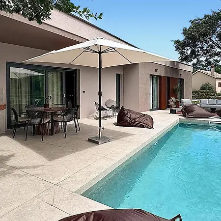 2 Bedroom Stunning In Casa vacanze
